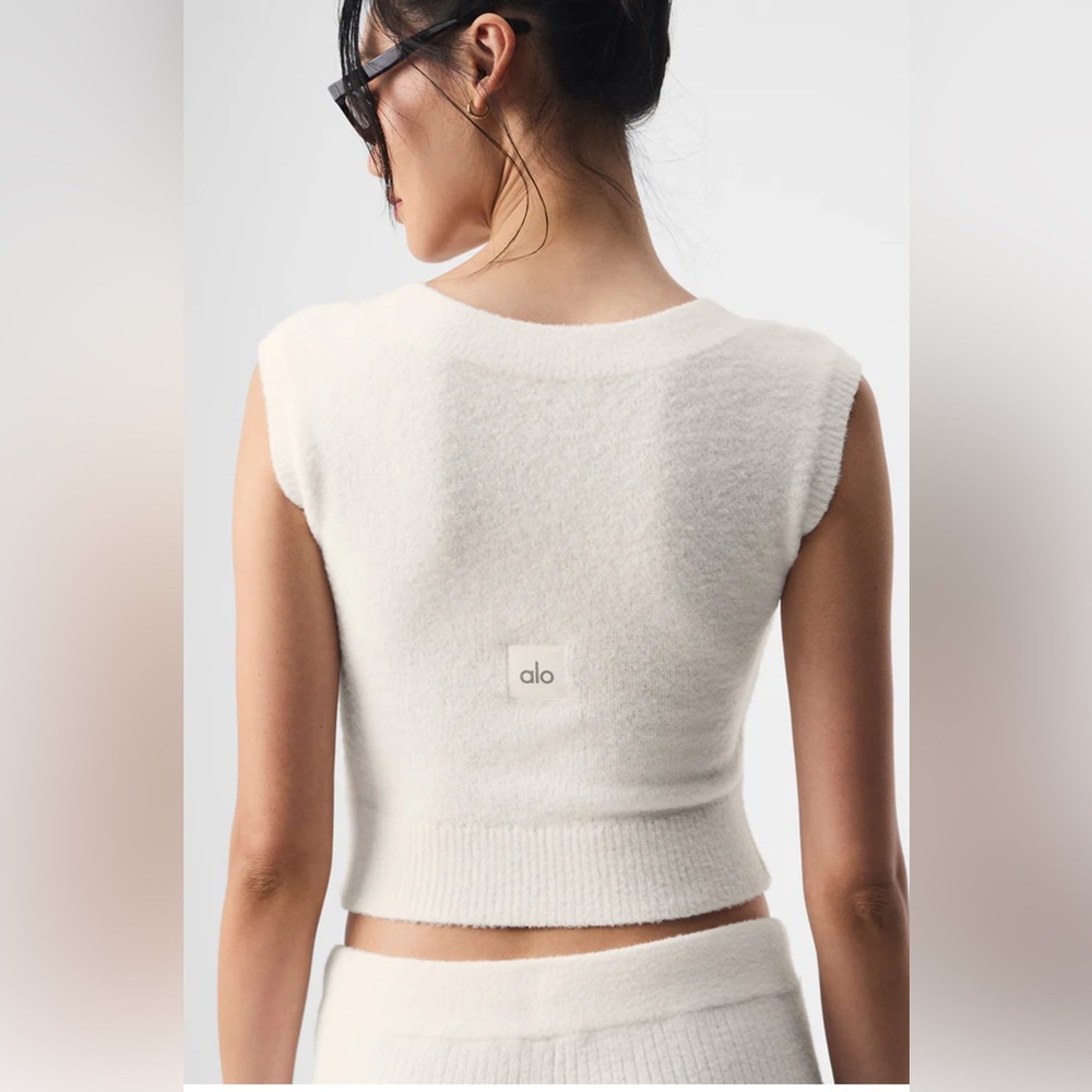 ALO Yoga Cream Sleeveless Sweater